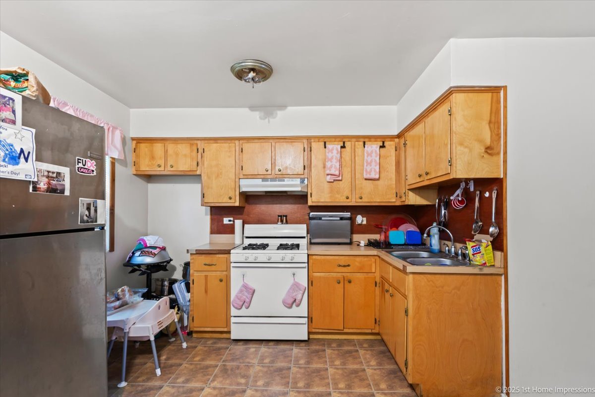 644 W Englewood Avenue, Chicago, IL 60621