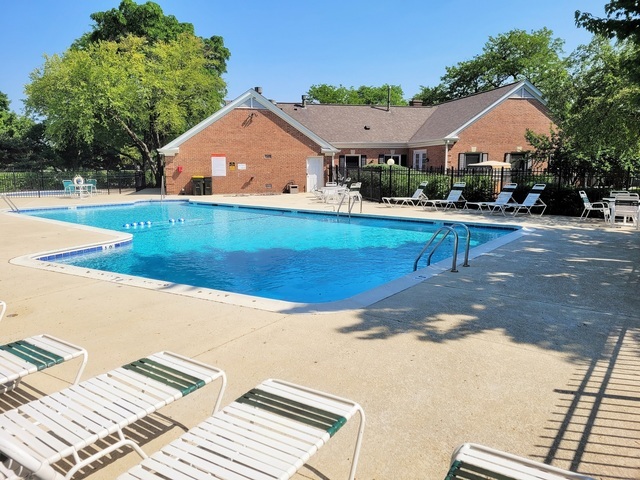21 Rob Roy Lane #D, Prospect Heights, IL 60070