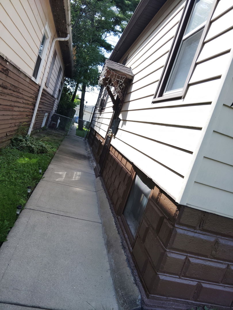 10102 S Yale Avenue, Chicago, IL 60628