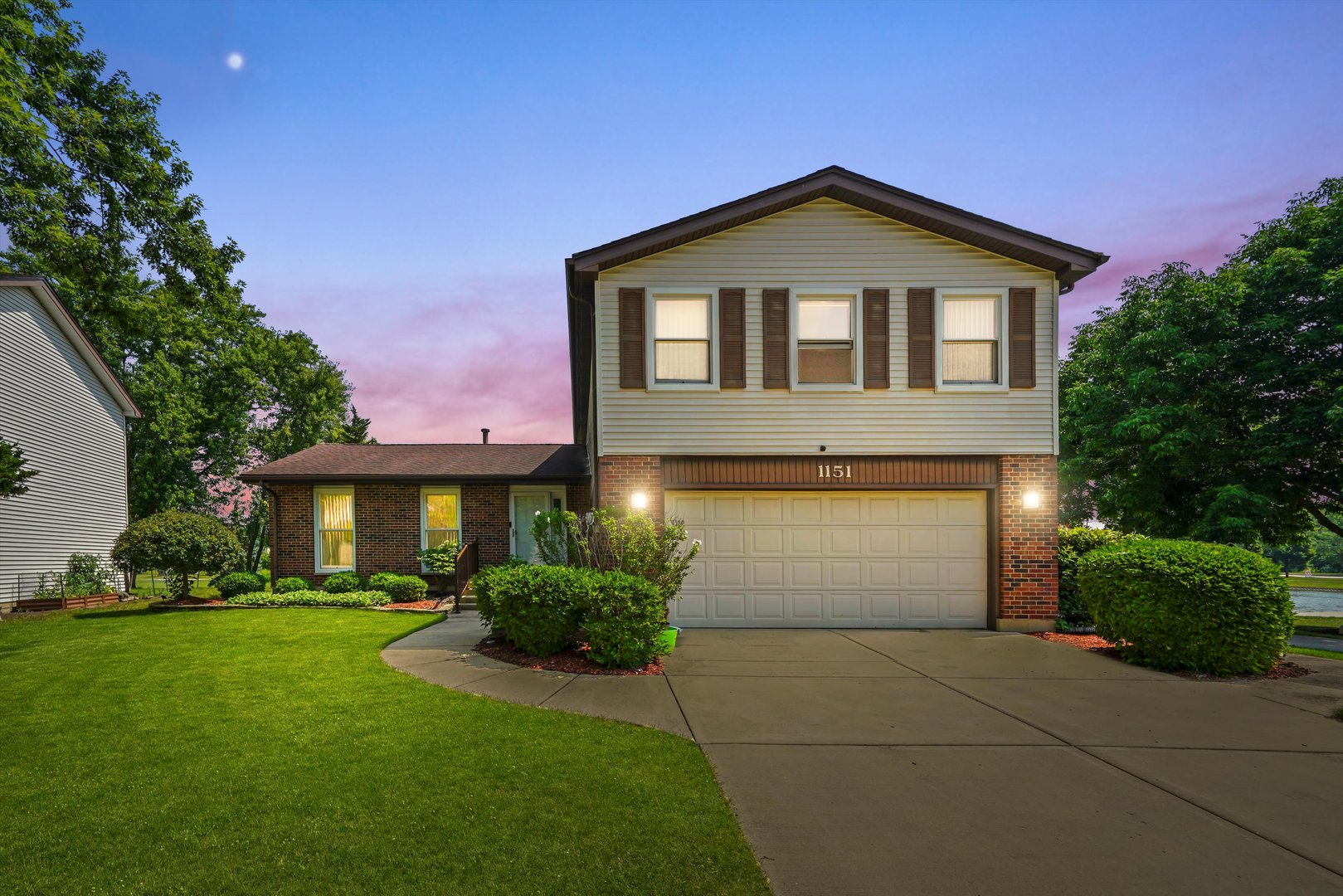 1151 Green Knolls Drive, Buffalo Grove, IL 60089