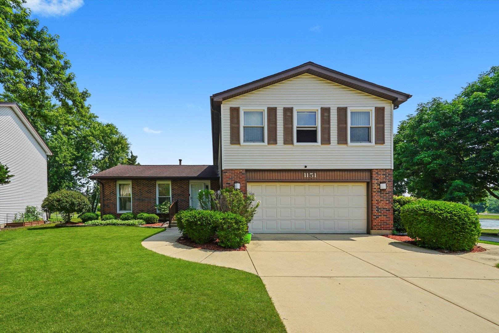 1151 Green Knolls Drive, Buffalo Grove, IL 60089