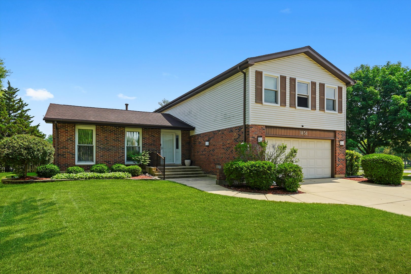 1151 Green Knolls Drive, Buffalo Grove, IL 60089