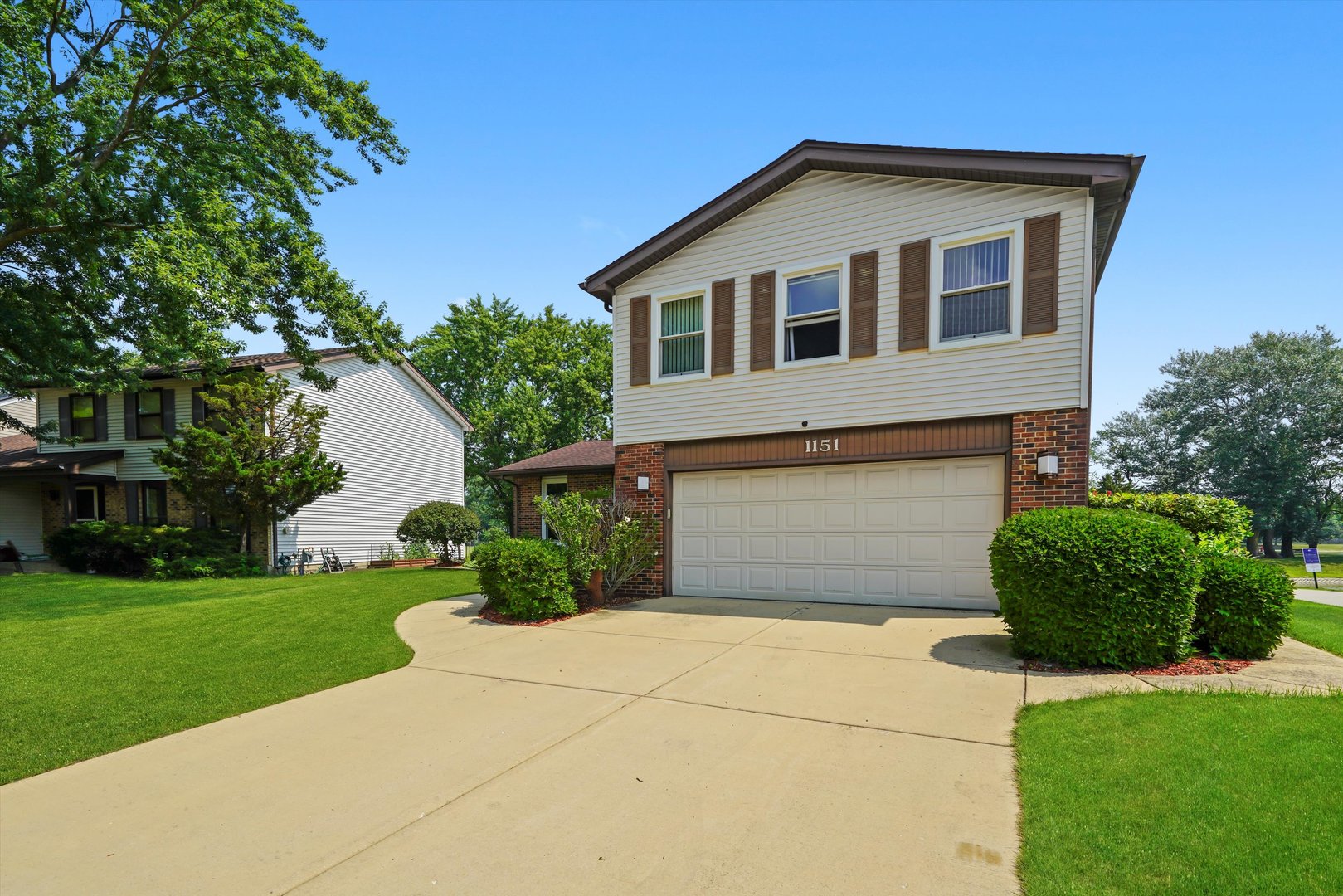 1151 Green Knolls Drive, Buffalo Grove, IL 60089