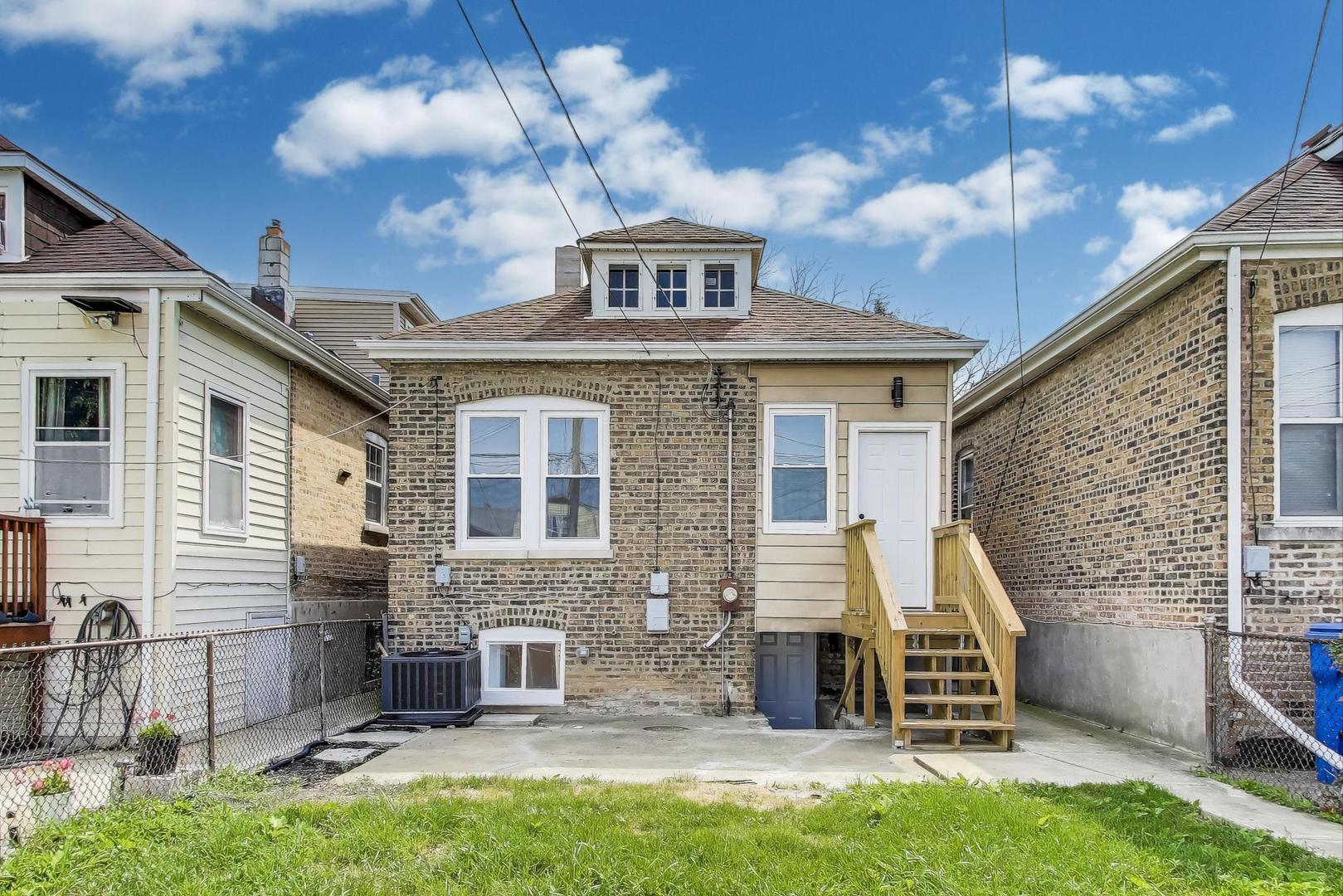 6446 S Whipple Street, Chicago, IL 60629