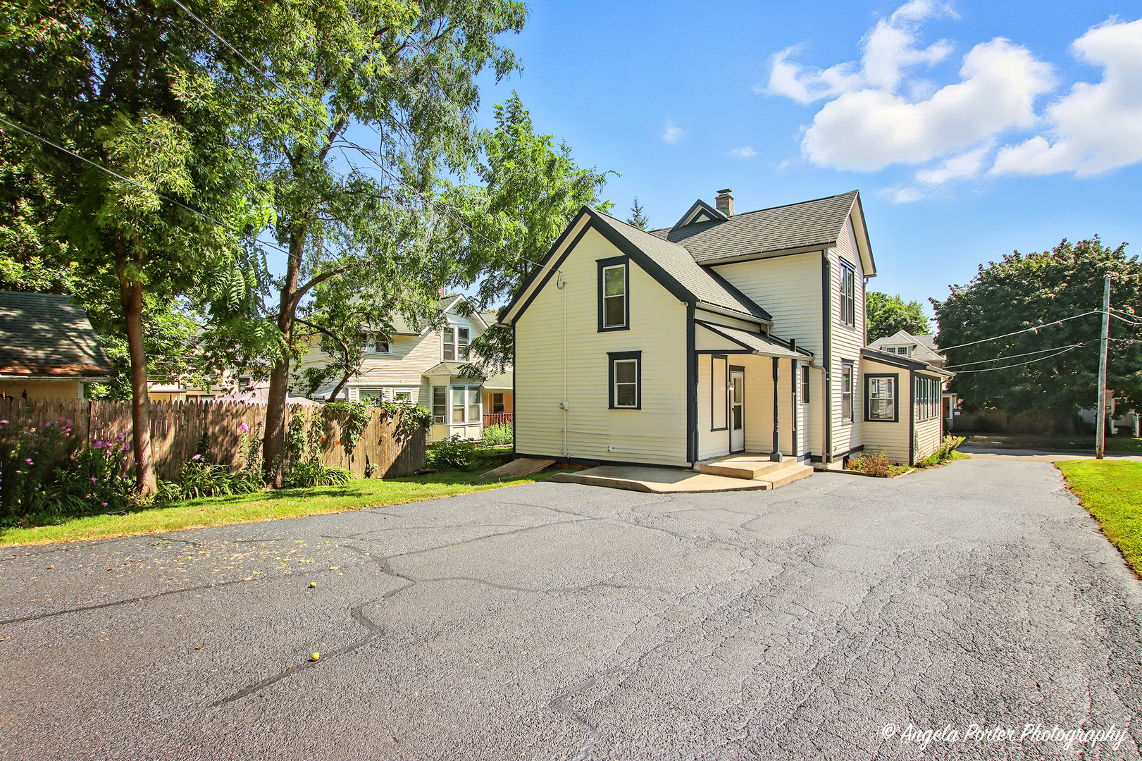 726 North Avenue, Waukegan, IL 60085