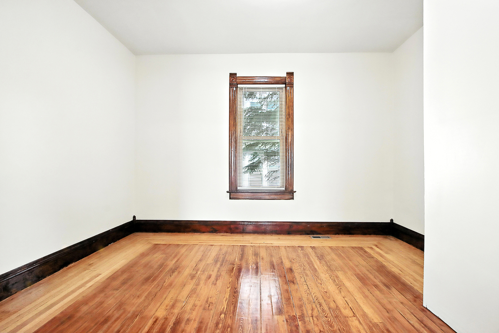 726 North Avenue, Waukegan, IL 60085