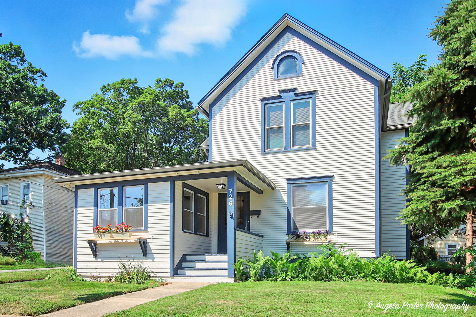 726 North Avenue, Waukegan, IL 60085