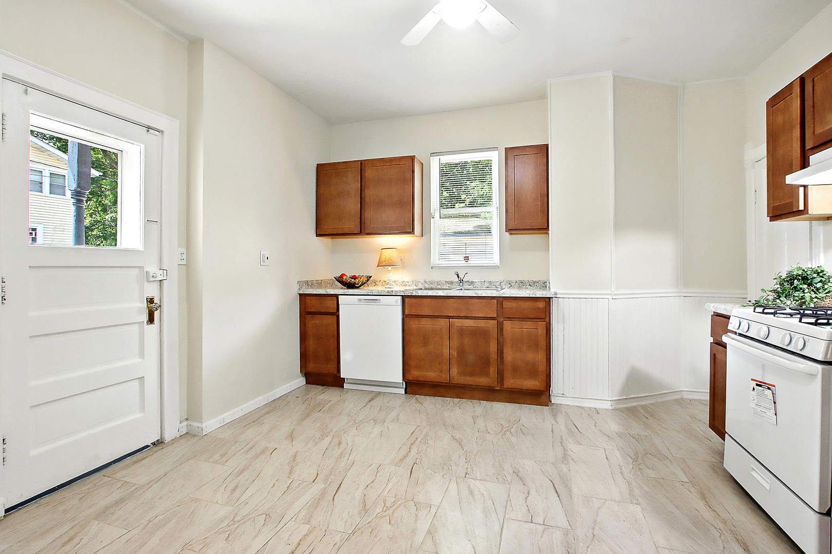 726 North Avenue, Waukegan, IL 60085