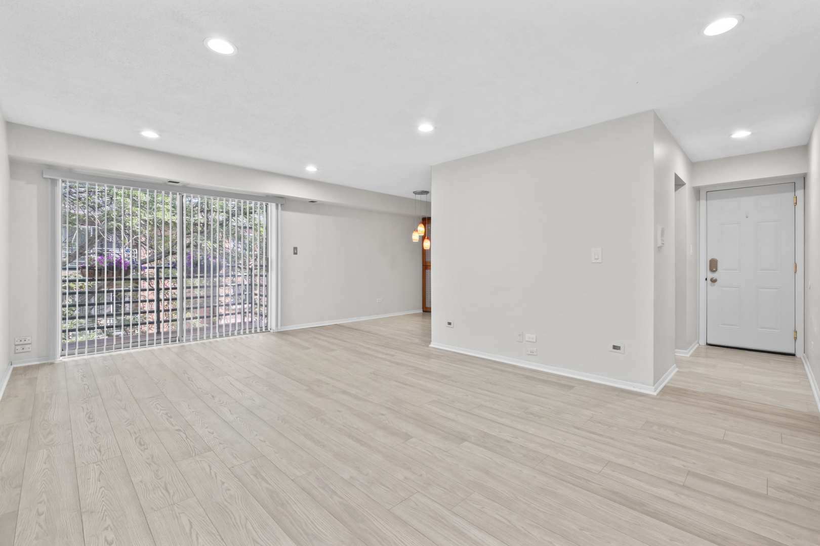 900 Casey Court #27-06, Schaumburg, IL 60173