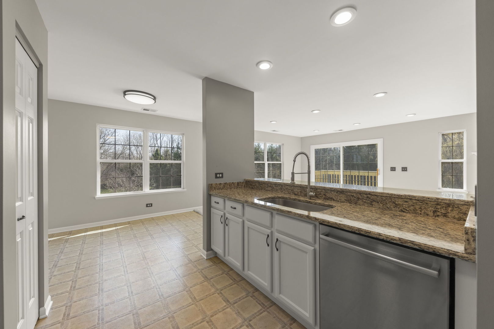 2623 Cobblestone Drive, Crystal Lake, IL 60012