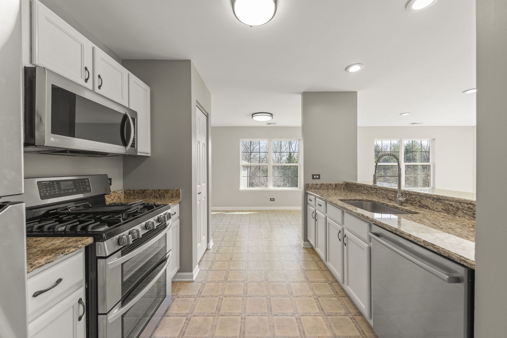 2623 Cobblestone Drive, Crystal Lake, IL 60012