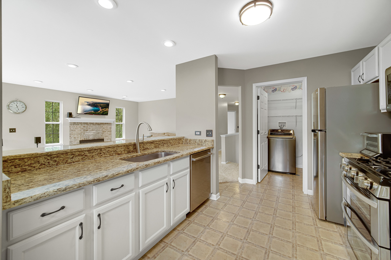 2623 Cobblestone Drive, Crystal Lake, IL 60012