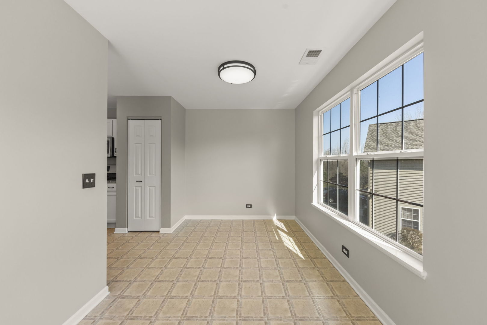 2623 Cobblestone Drive, Crystal Lake, IL 60012