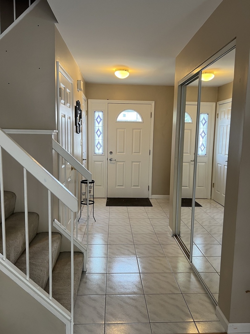 617 Westwood Court, Wheeling, IL 60090
