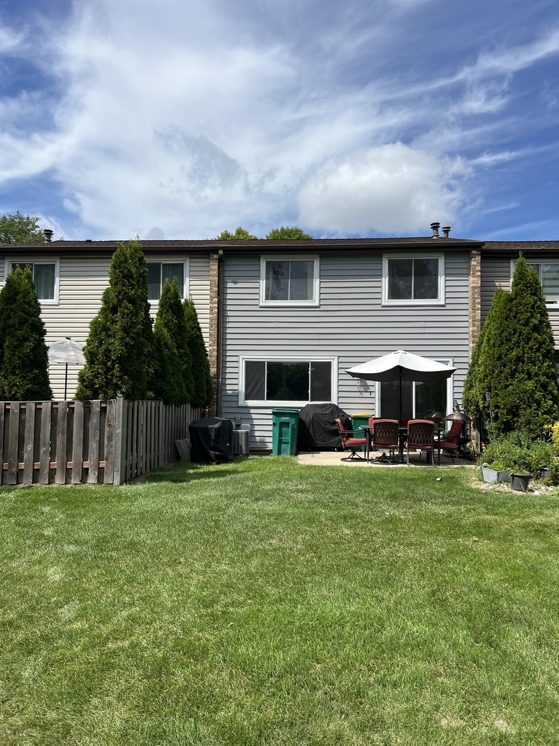 617 Westwood Court, Wheeling, IL 60090