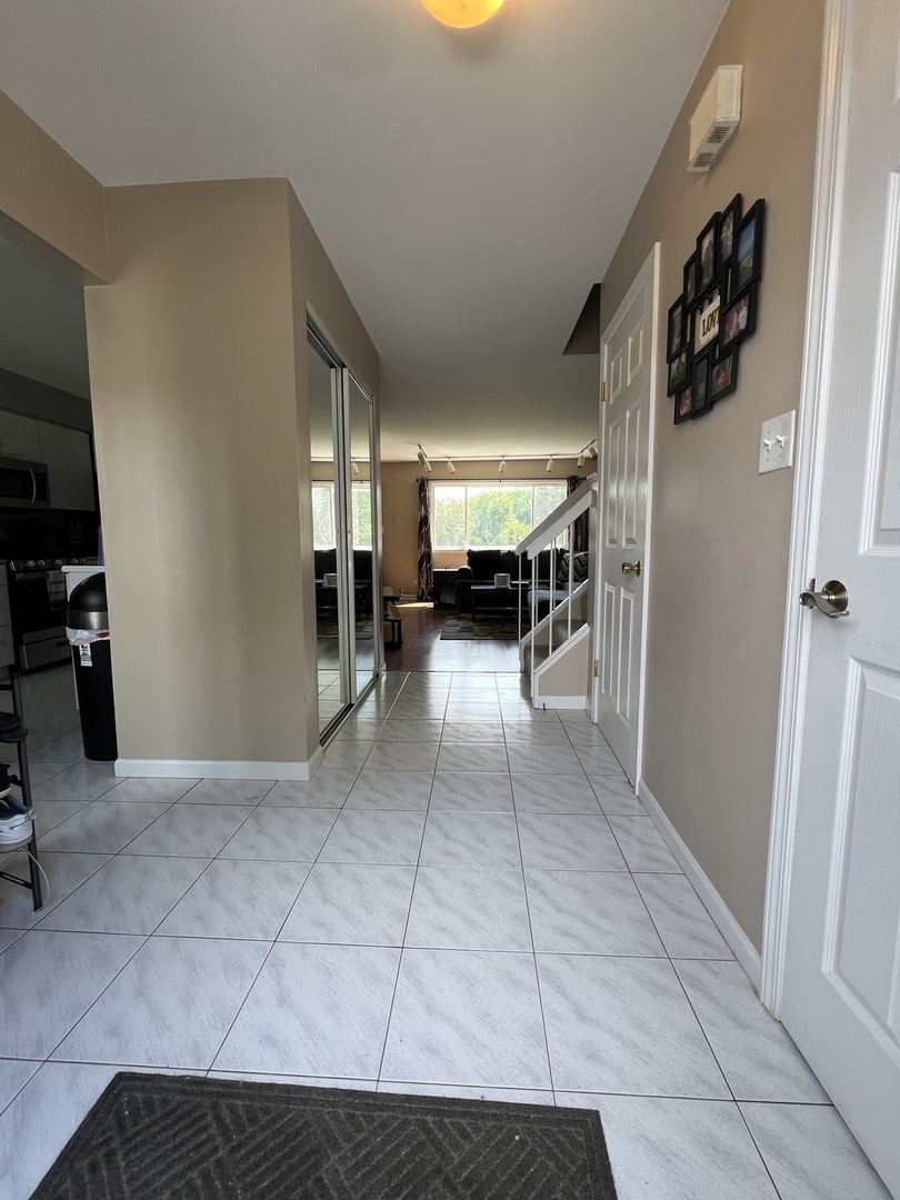 617 Westwood Court, Wheeling, IL 60090
