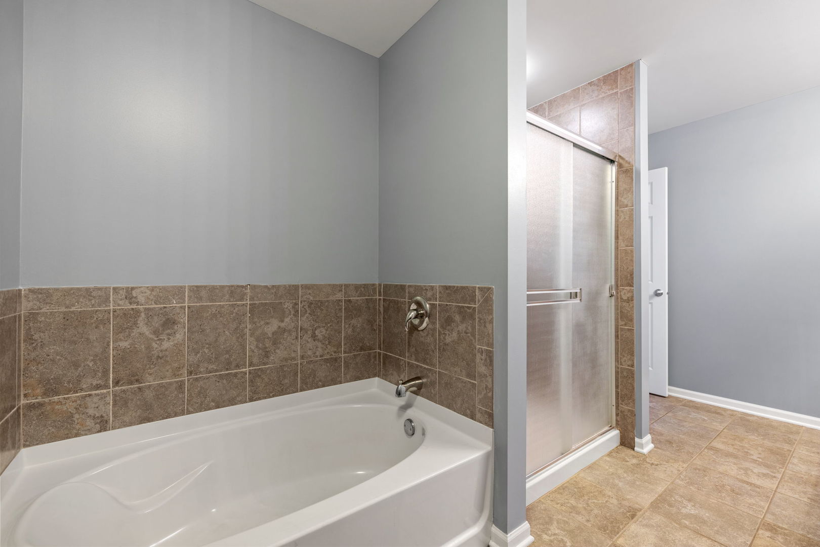 2332 Winterthur Green, Yorkville, IL 60560