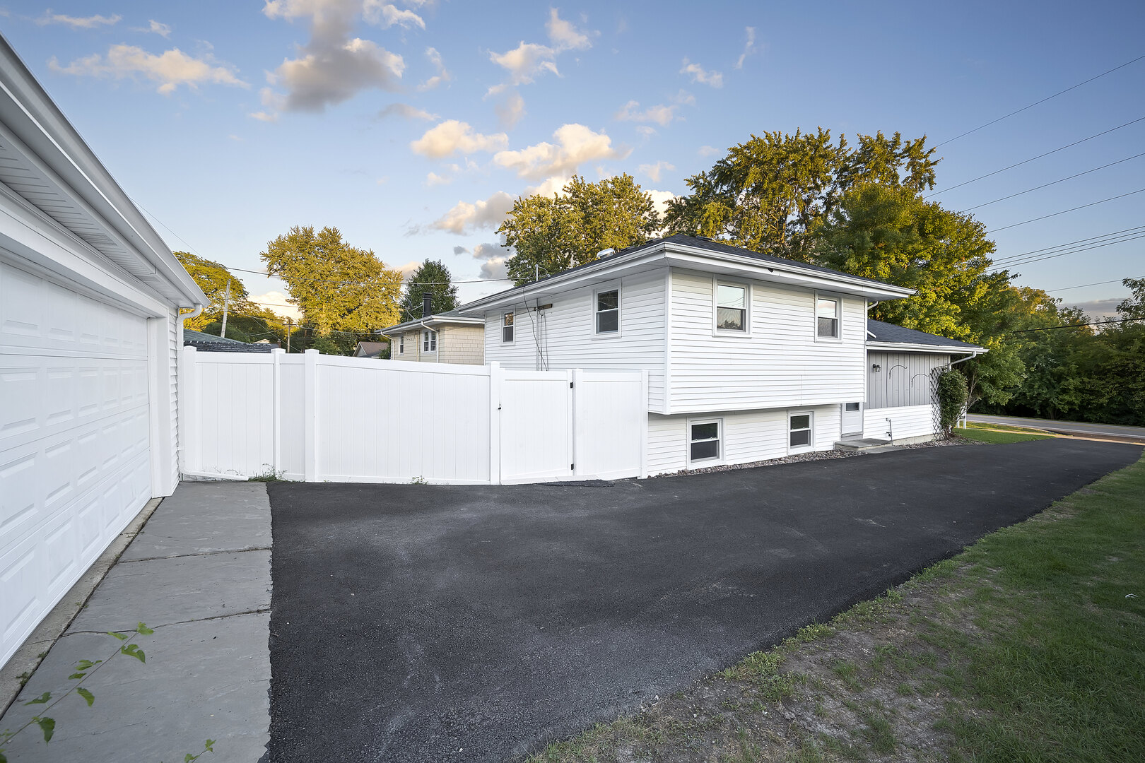2614 Burlington Avenue, Downers Grove, IL 60515
