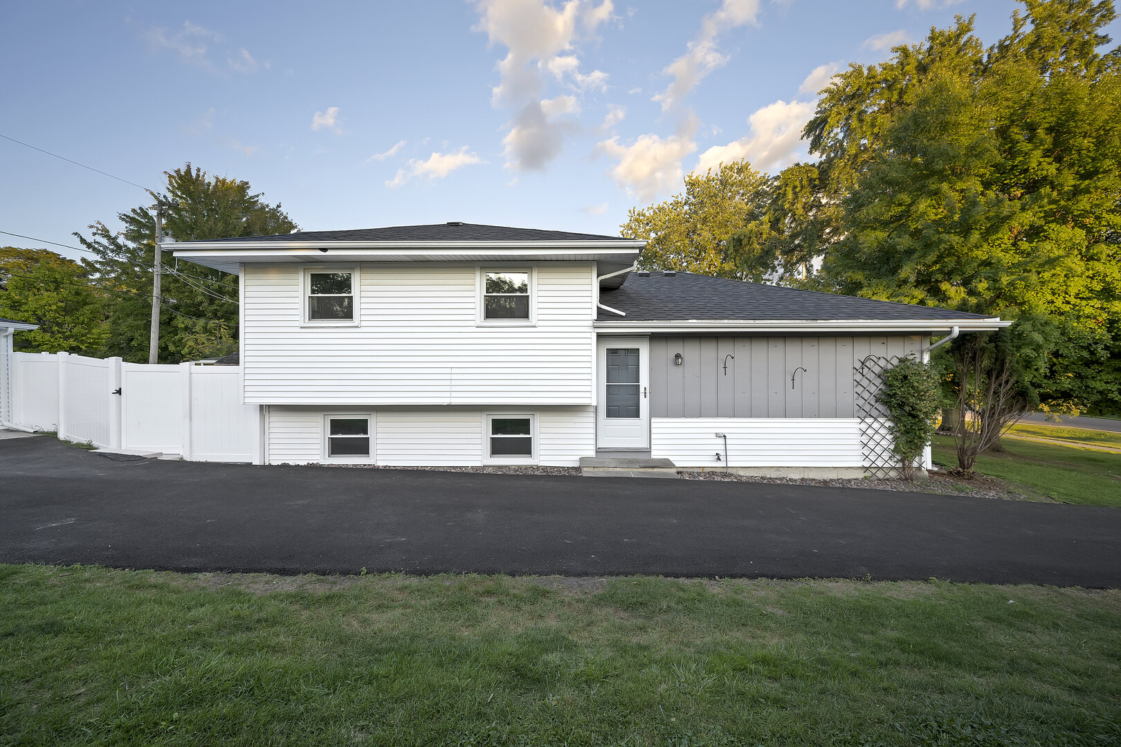 2614 Burlington Avenue, Downers Grove, IL 60515