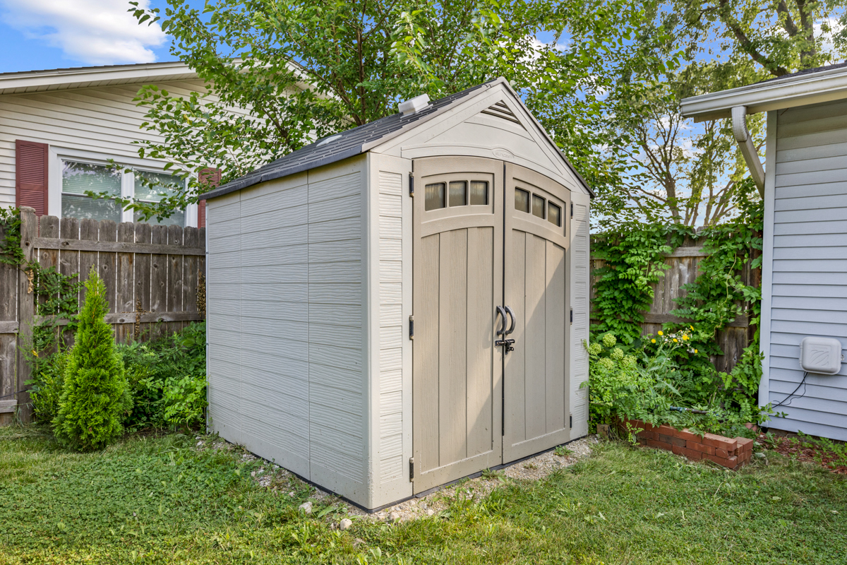 15 Lancaster Avenue, Elk Grove Village, IL 60007
