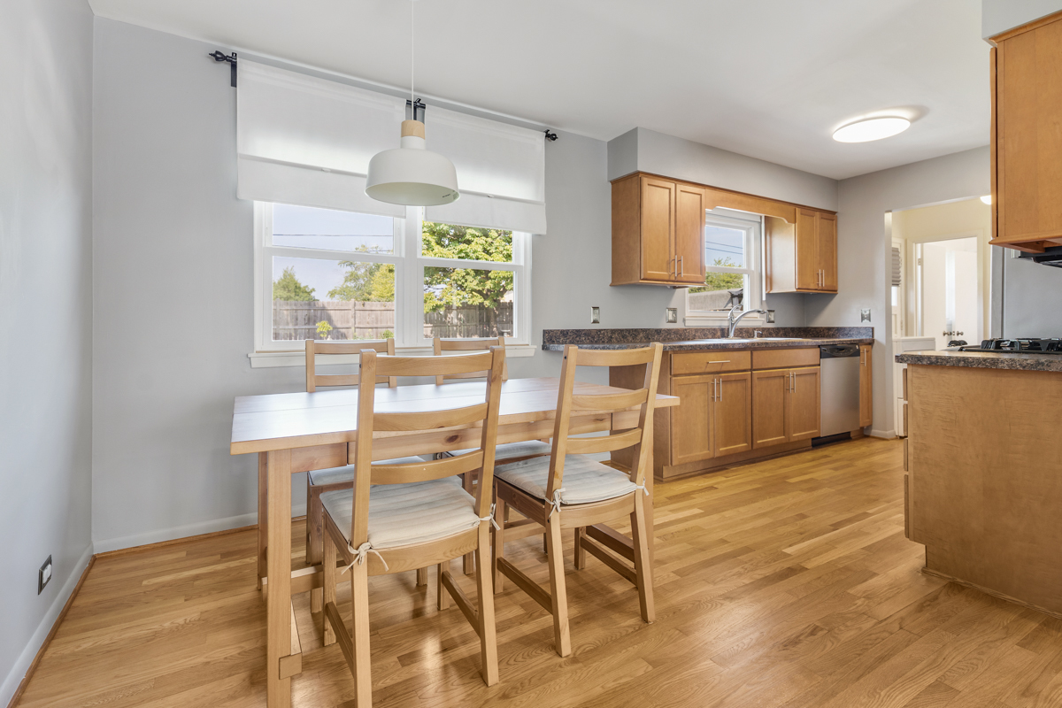 15 Lancaster Avenue, Elk Grove Village, IL 60007