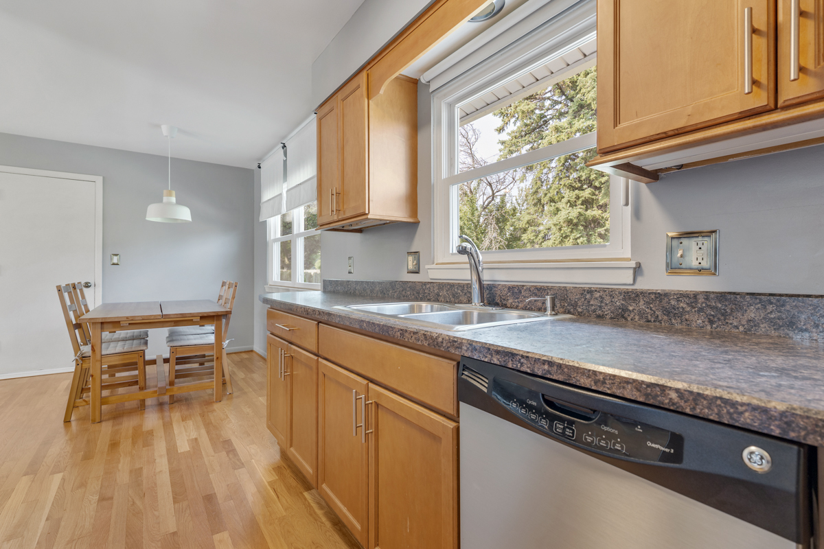 15 Lancaster Avenue, Elk Grove Village, IL 60007