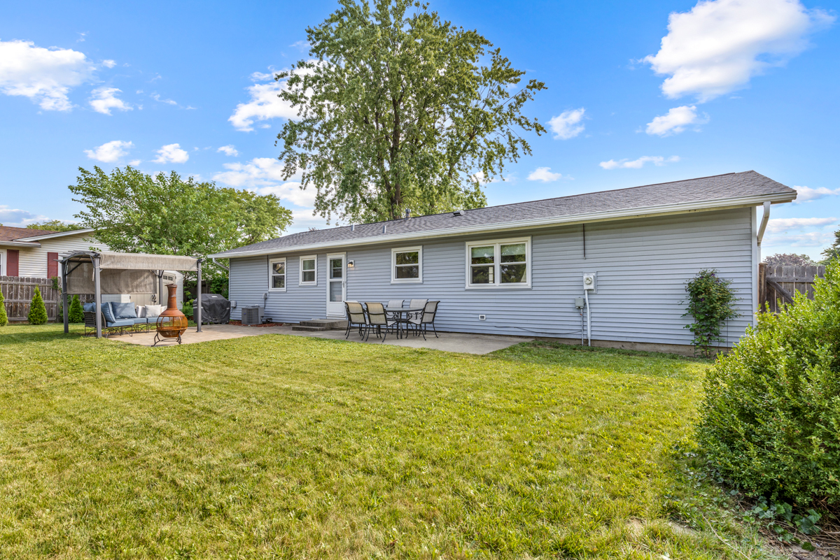15 Lancaster Avenue, Elk Grove Village, IL 60007