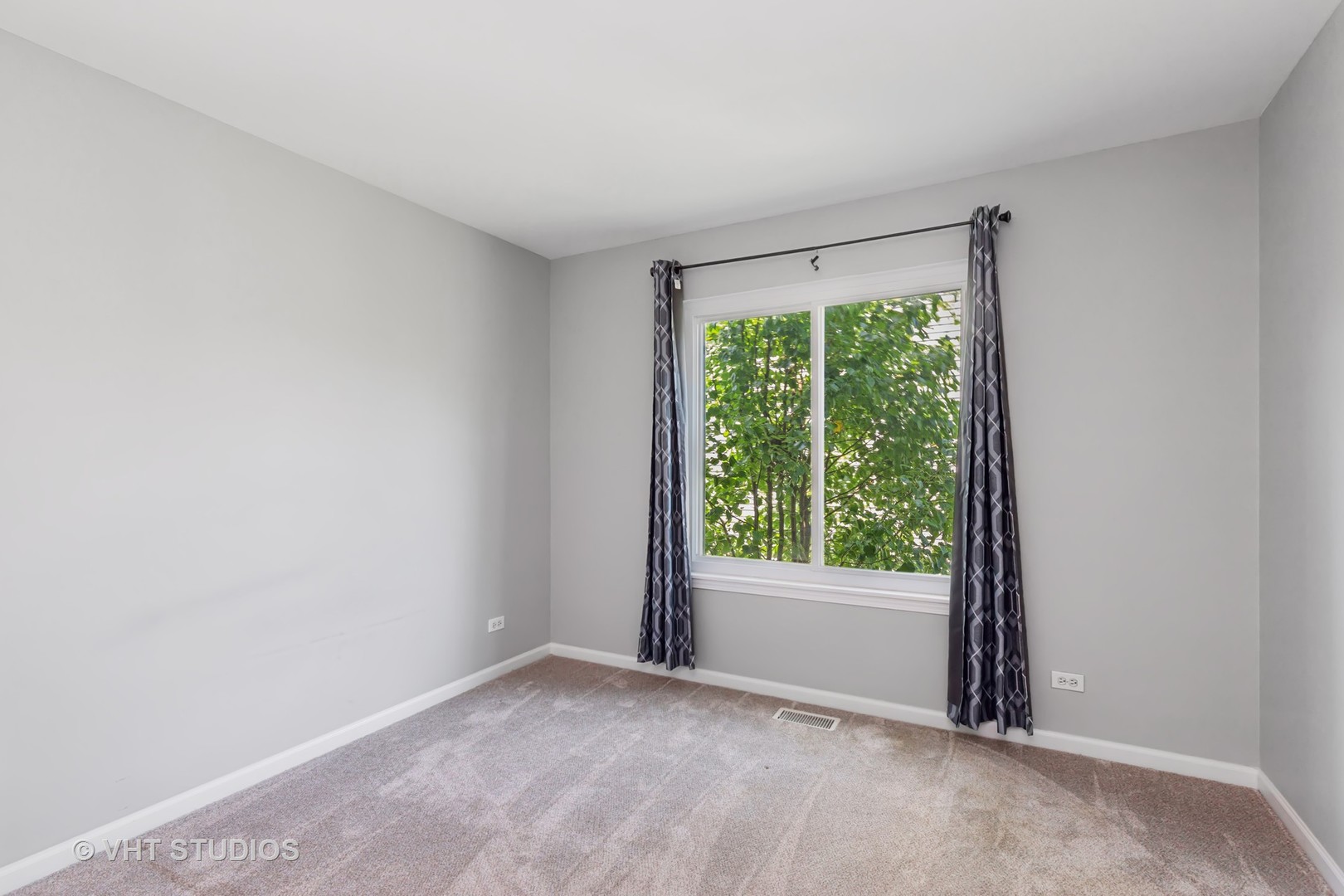 1635 Arlington Lane, Gurnee, IL 60031