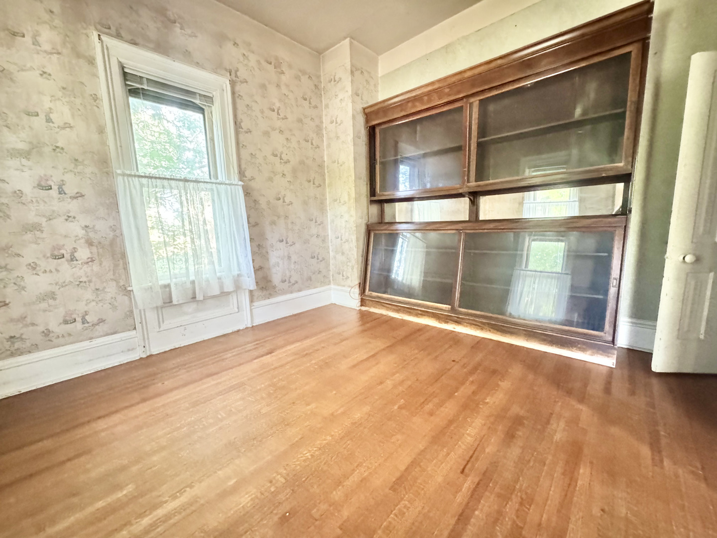 100 E Miller Avenue, Hinckley, IL 60520