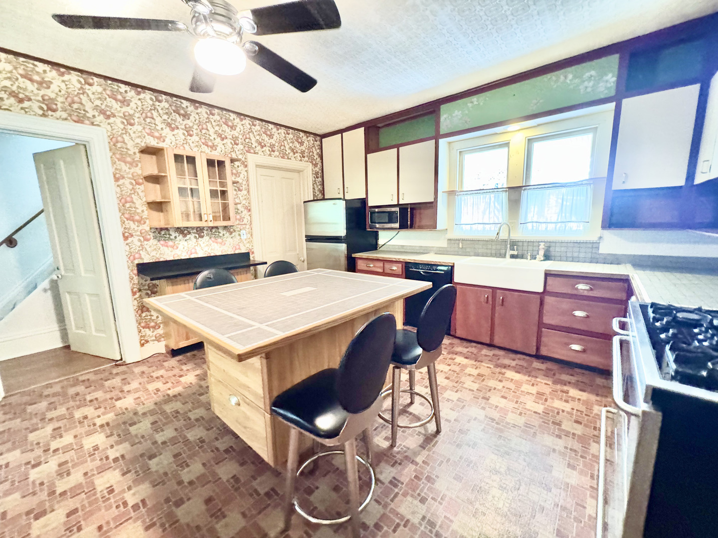 100 E Miller Avenue, Hinckley, IL 60520