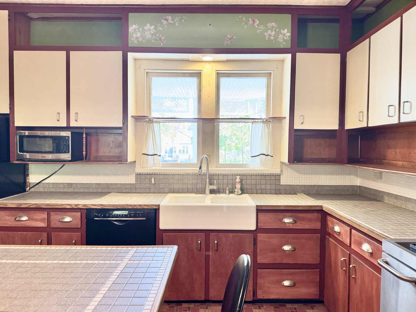 100 E Miller Avenue, Hinckley, IL 60520