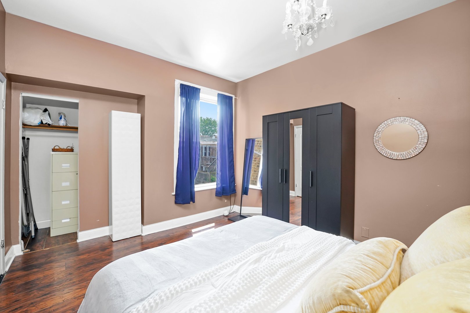 1057 W Argyle Street #3f, Chicago, IL 60640