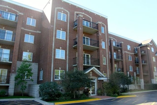 1479 N Milwaukee Avenue #203, Libertyville, IL 60048