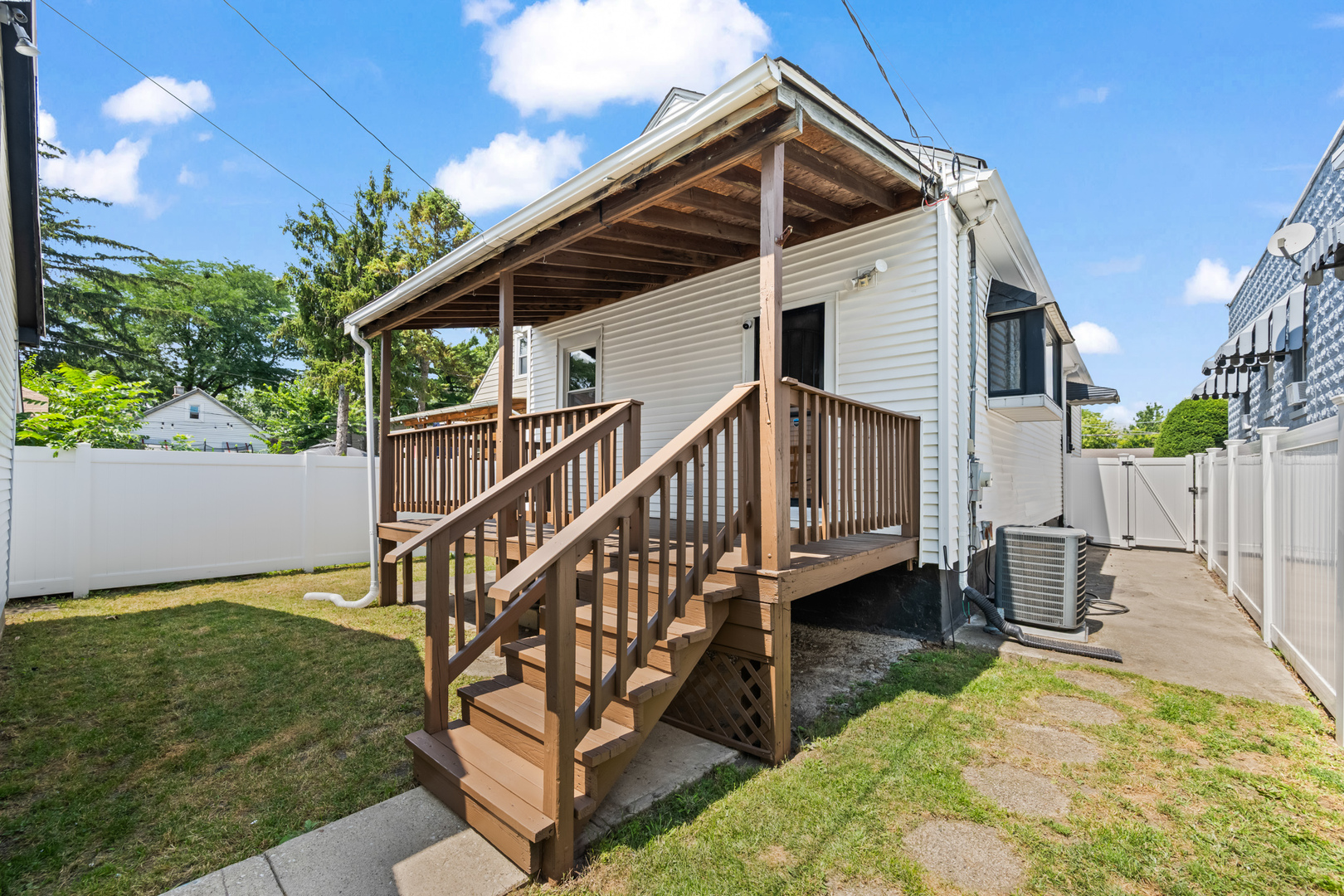 9521 Garfield Avenue, Brookfield, IL 60513