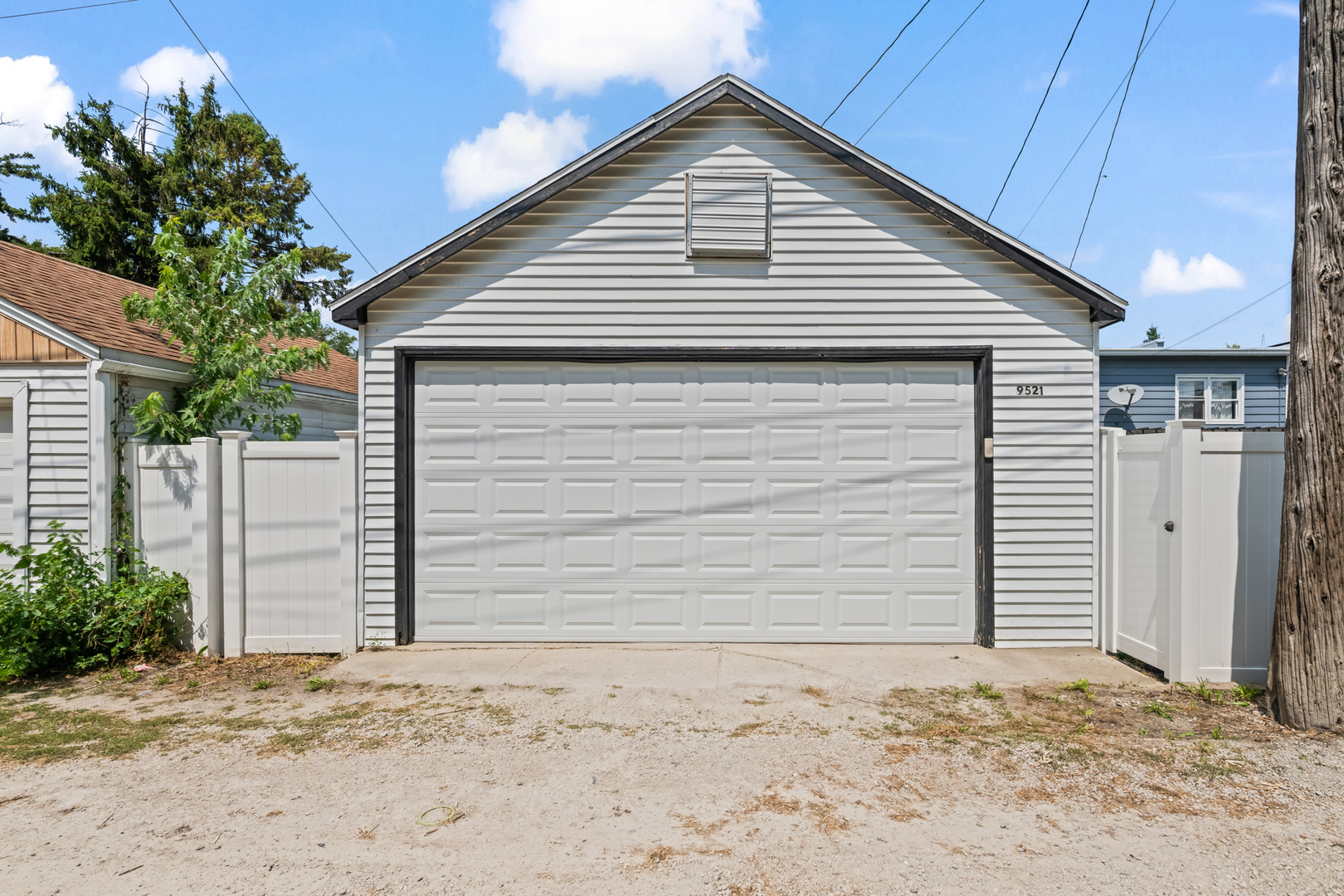 9521 Garfield Avenue, Brookfield, IL 60513