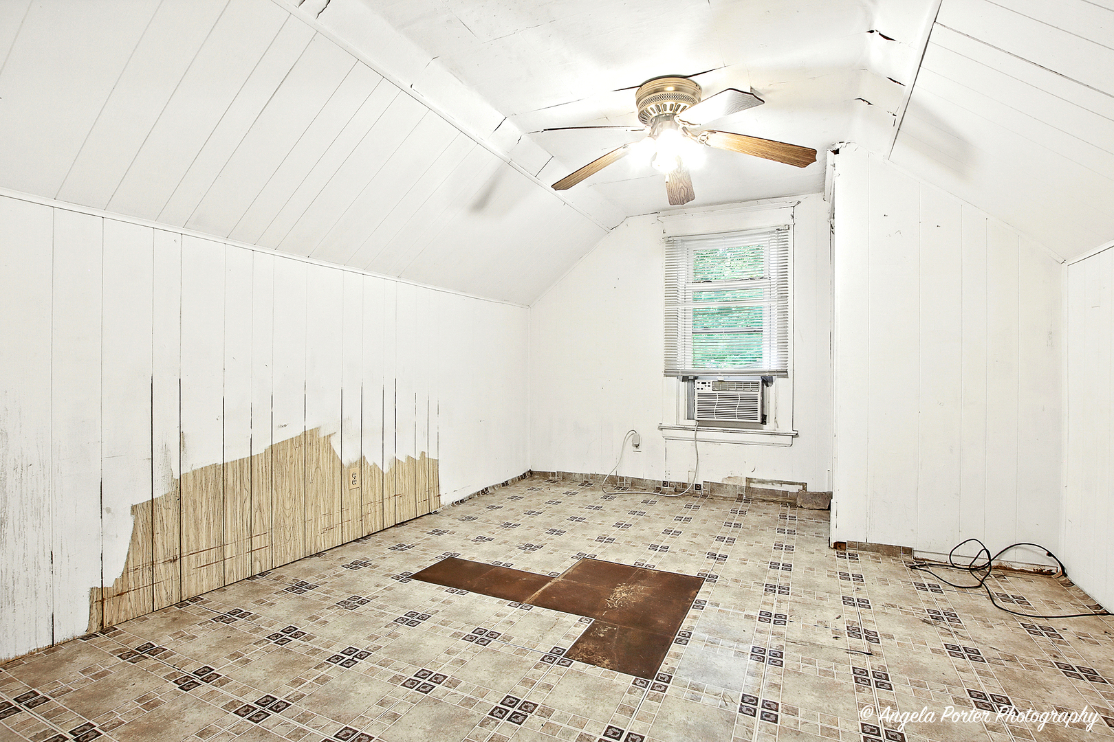 1705 Victoria Avenue, North Chicago, IL 60064