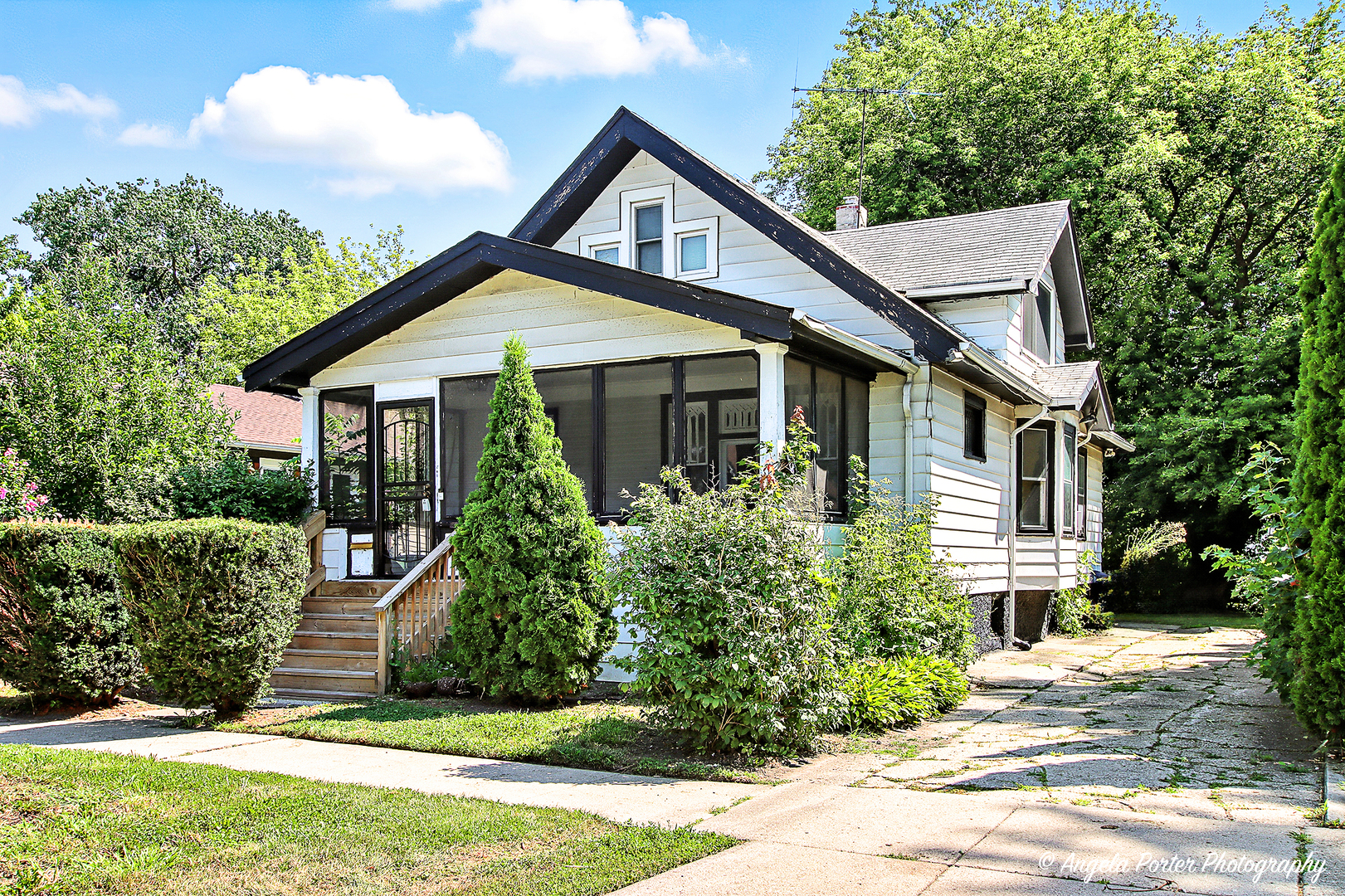 1705 Victoria Avenue, North Chicago, IL 60064