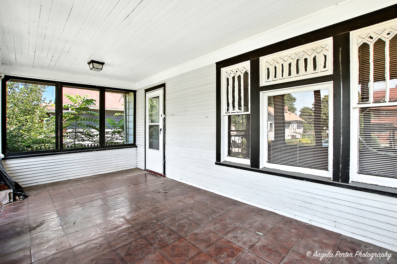 1705 Victoria Avenue, North Chicago, IL 60064