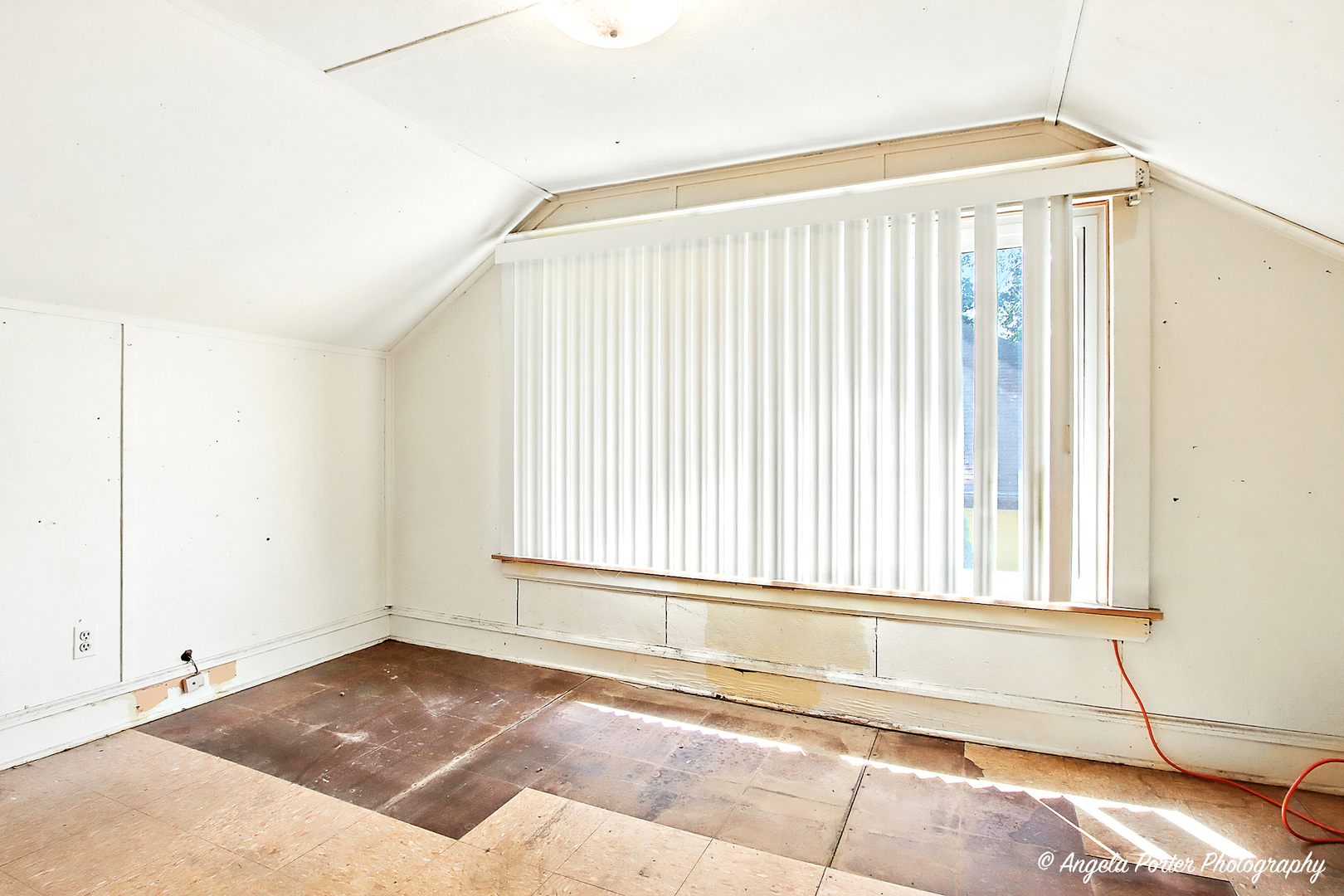 1705 Victoria Avenue, North Chicago, IL 60064