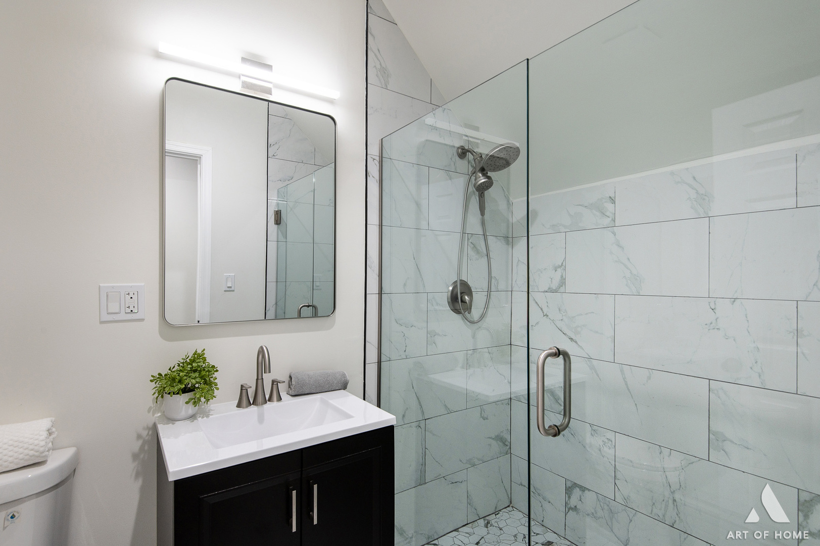 3321 W Dickens Avenue, Chicago, IL 60647