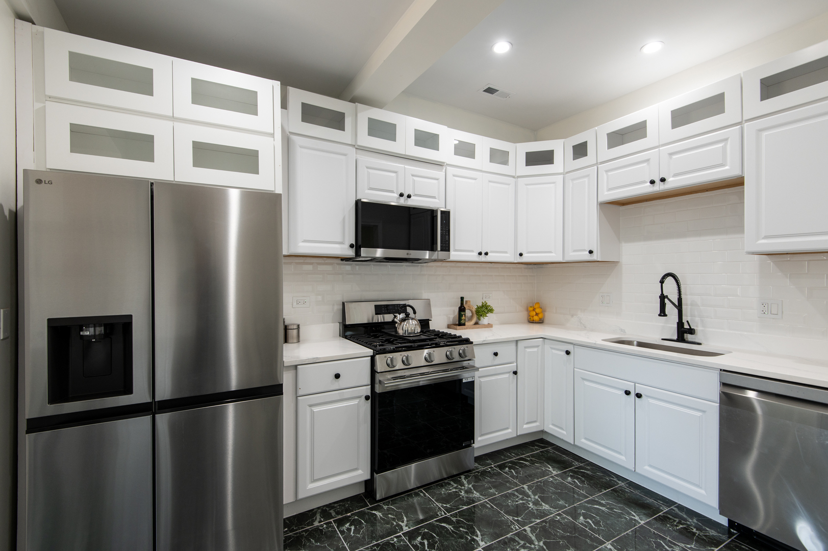 3321 W Dickens Avenue, Chicago, IL 60647
