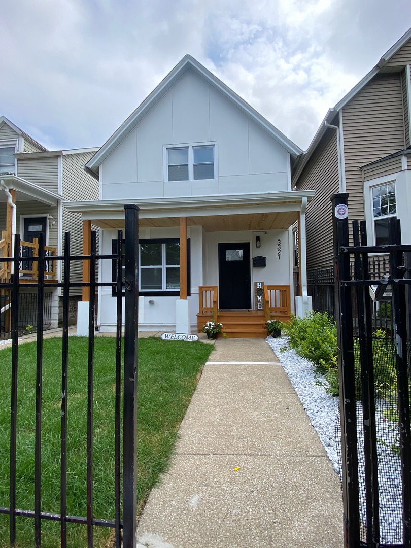 3321 W Dickens Avenue, Chicago, IL 60647
