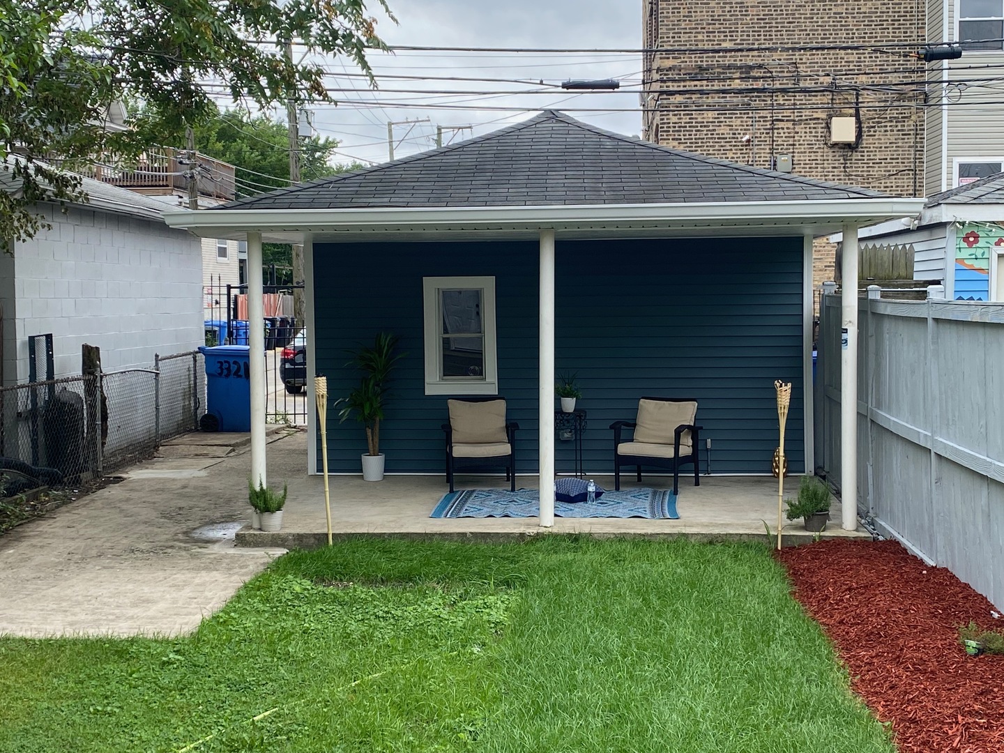 3321 W Dickens Avenue, Chicago, IL 60647