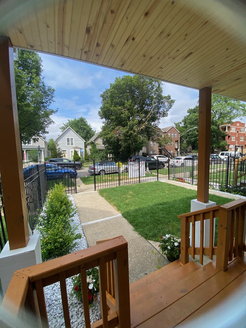 3321 W Dickens Avenue, Chicago, IL 60647