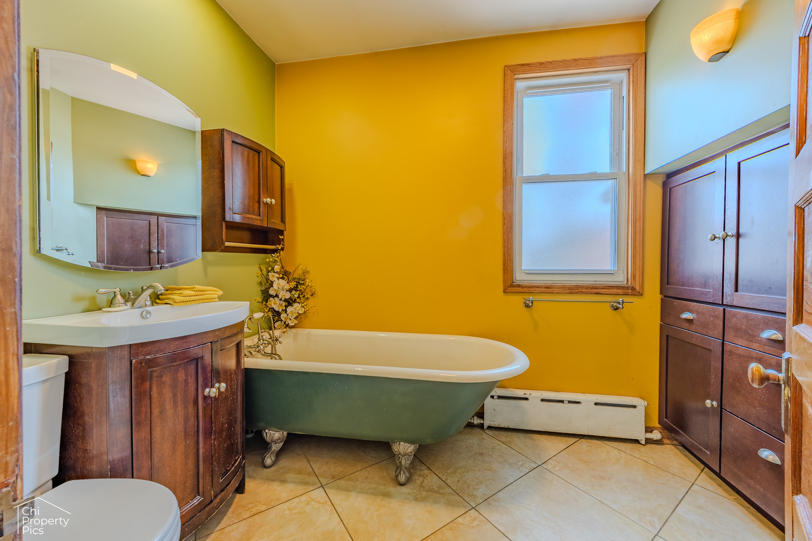 2343 N Lawndale Avenue, Chicago, IL 60647