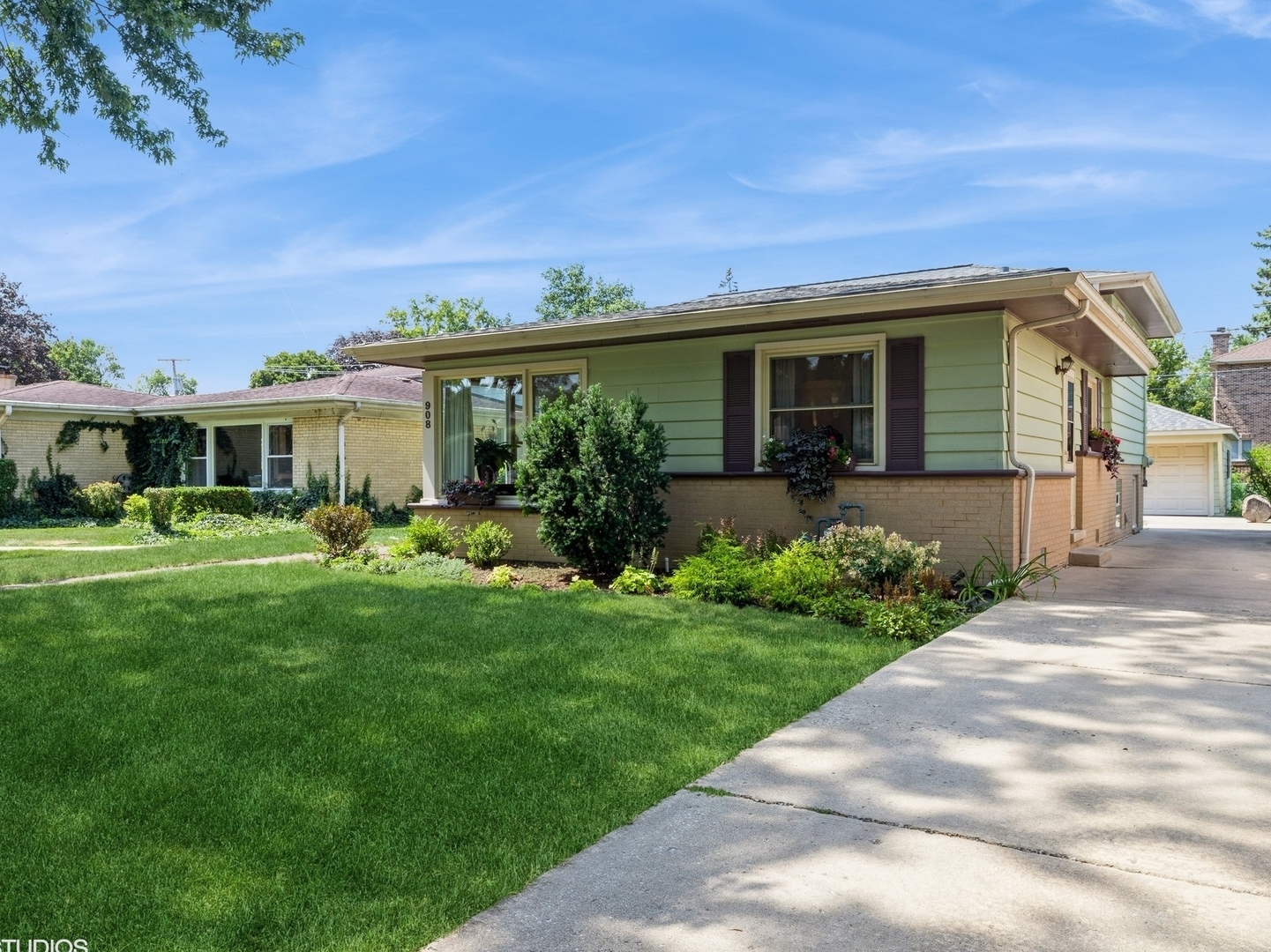 908 Park Plaine Avenue, Park Ridge, IL 60068