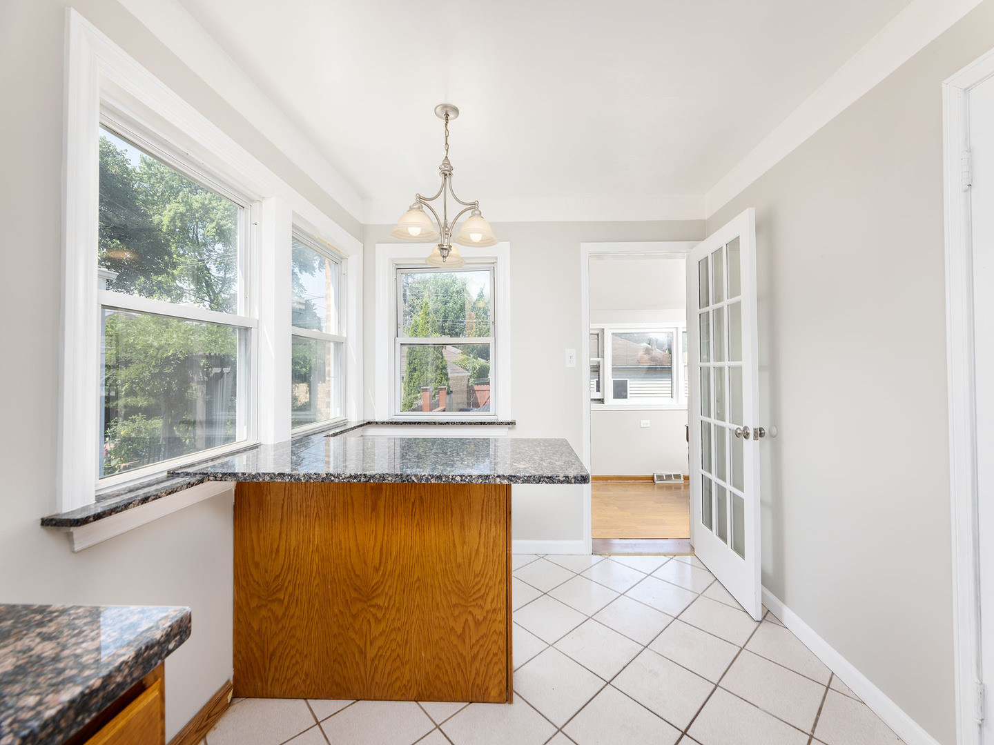 5522 N Long Avenue, Chicago, IL 60630
