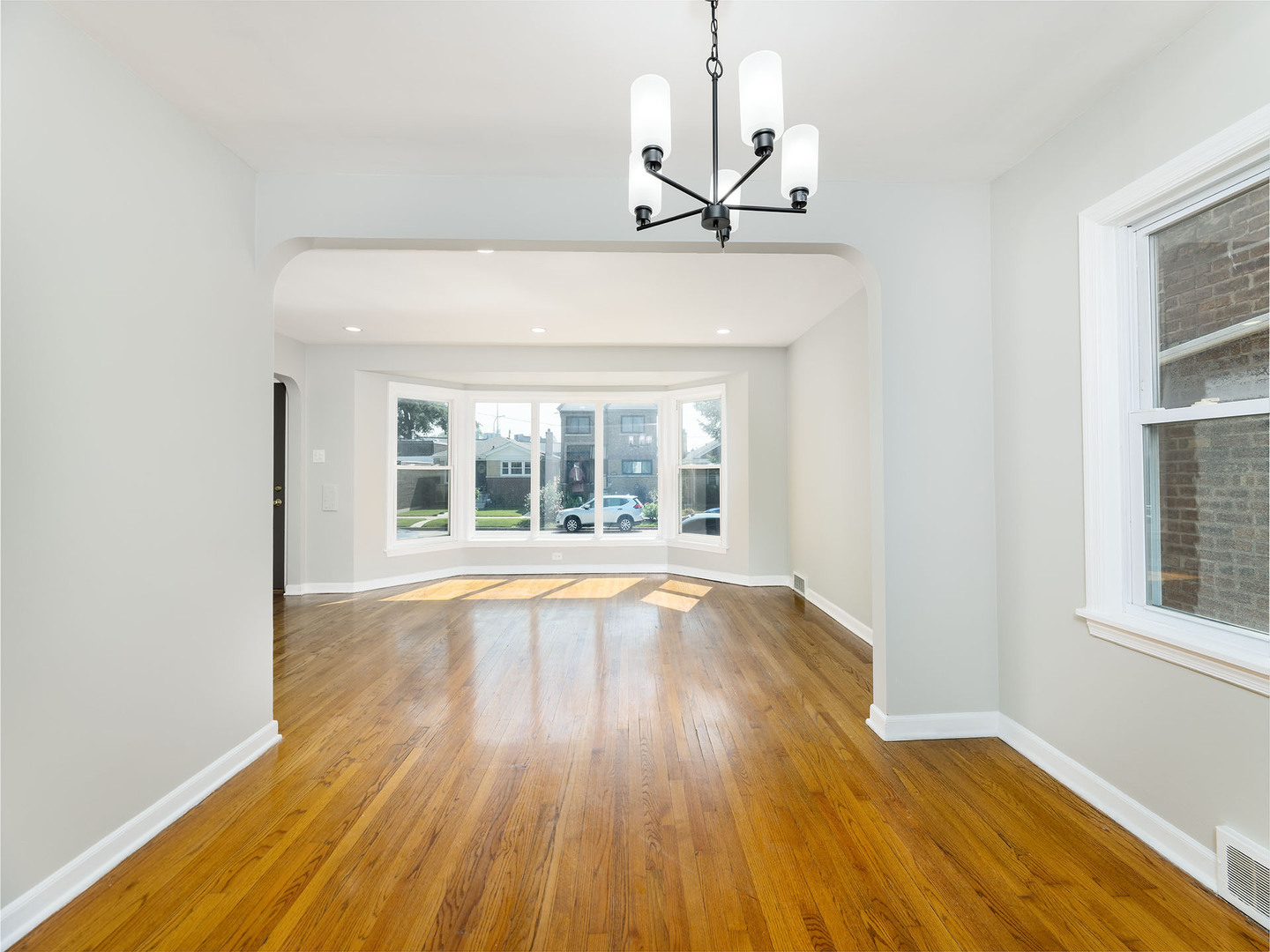 5522 N Long Avenue, Chicago, IL 60630