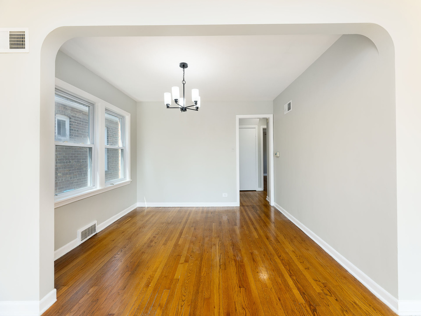 5522 N Long Avenue, Chicago, IL 60630