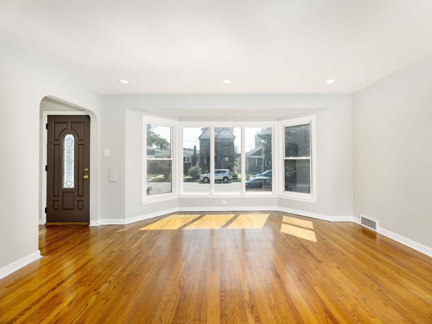 5522 N Long Avenue, Chicago, IL 60630